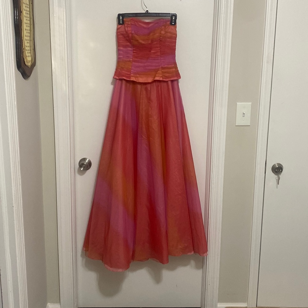 DELARU YOUTH Gown Pre-Love in decent condition